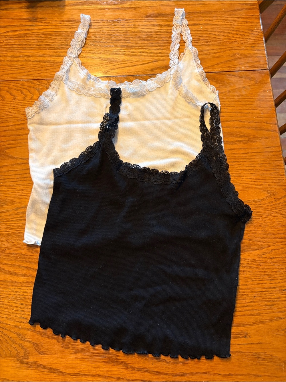 (5/$20) Colsie Lace-Trim Ribbed Camisole Tank — Black & White